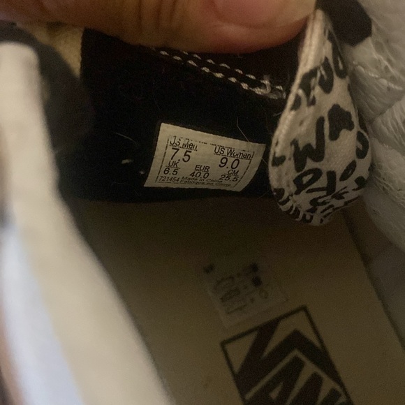 Vans High-Top Sk8-Hi Shoes - unisex (9 women’s/7.5 men’s) - Picture 8 of 8